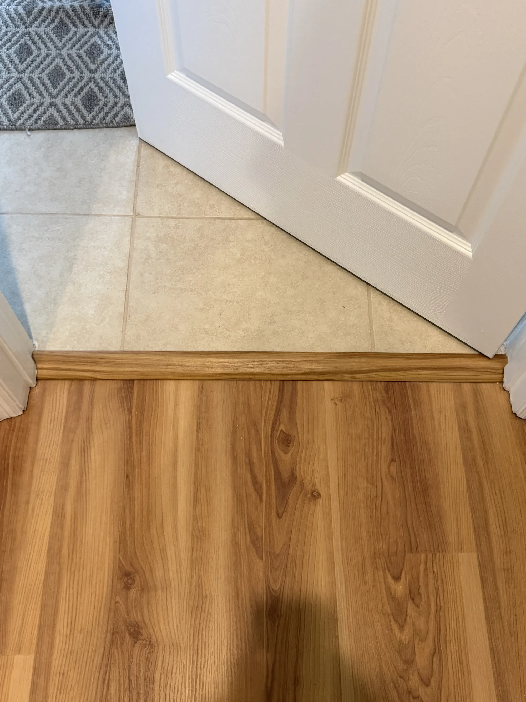 Transition detail between tile and laminate flooring