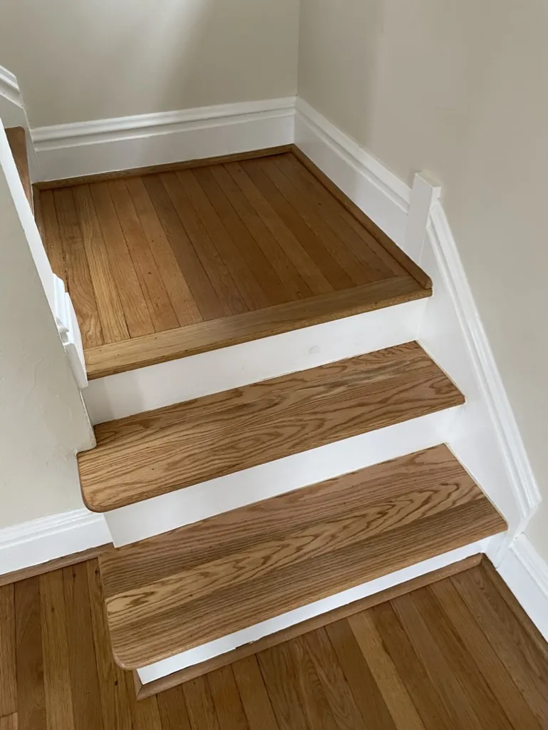 Bullnose stair tread detail with white riser